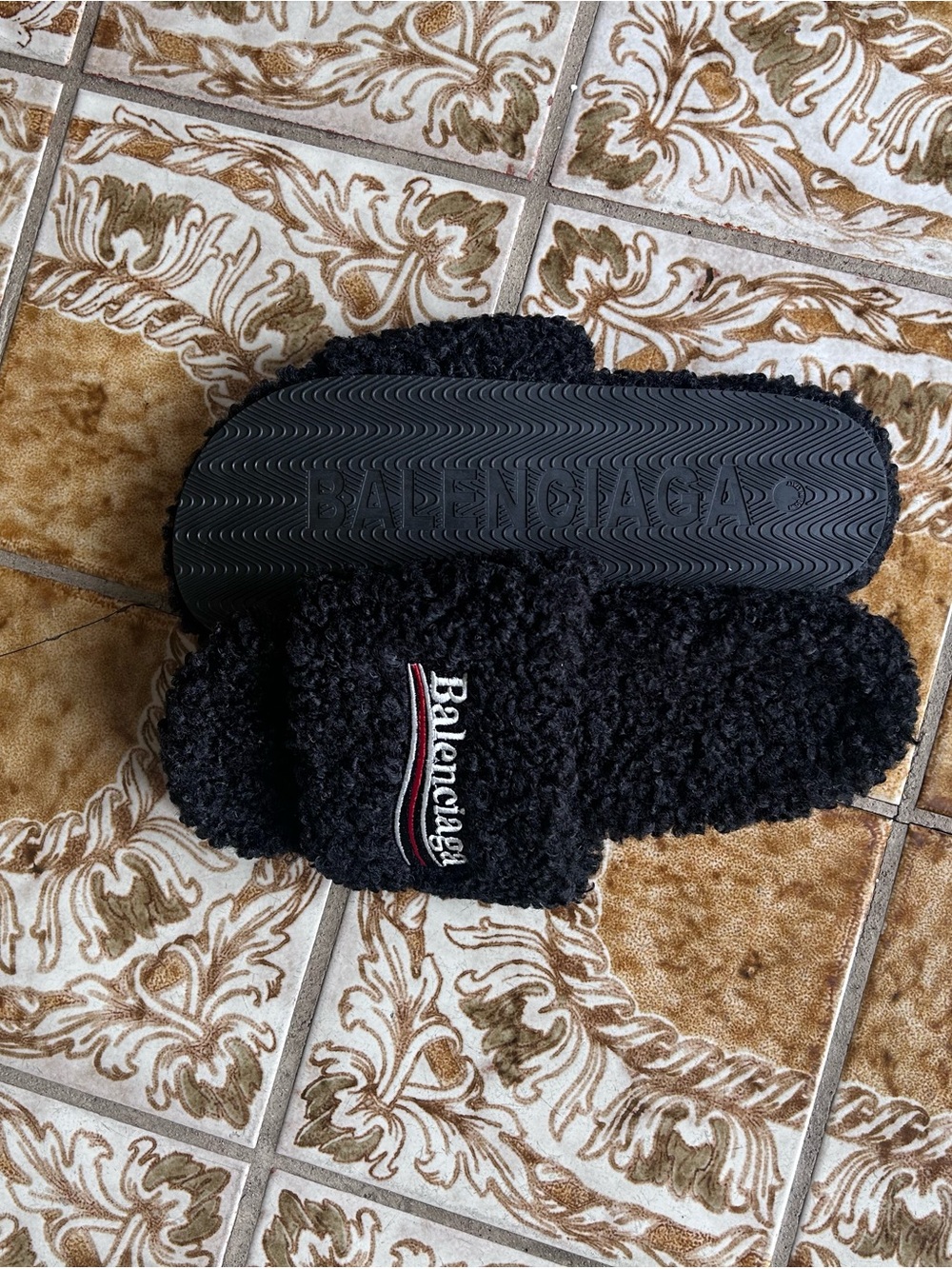 Balenciaga Slides - Picture 3 of 3